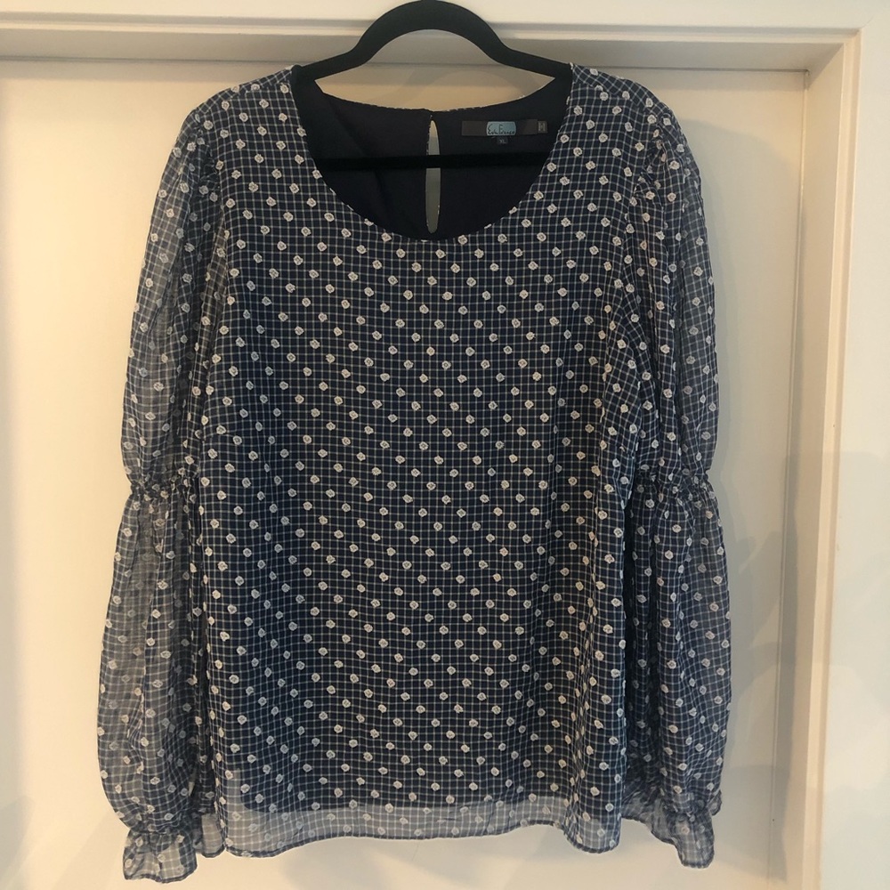 Flowy blouse with sleeve detail and fun pattern